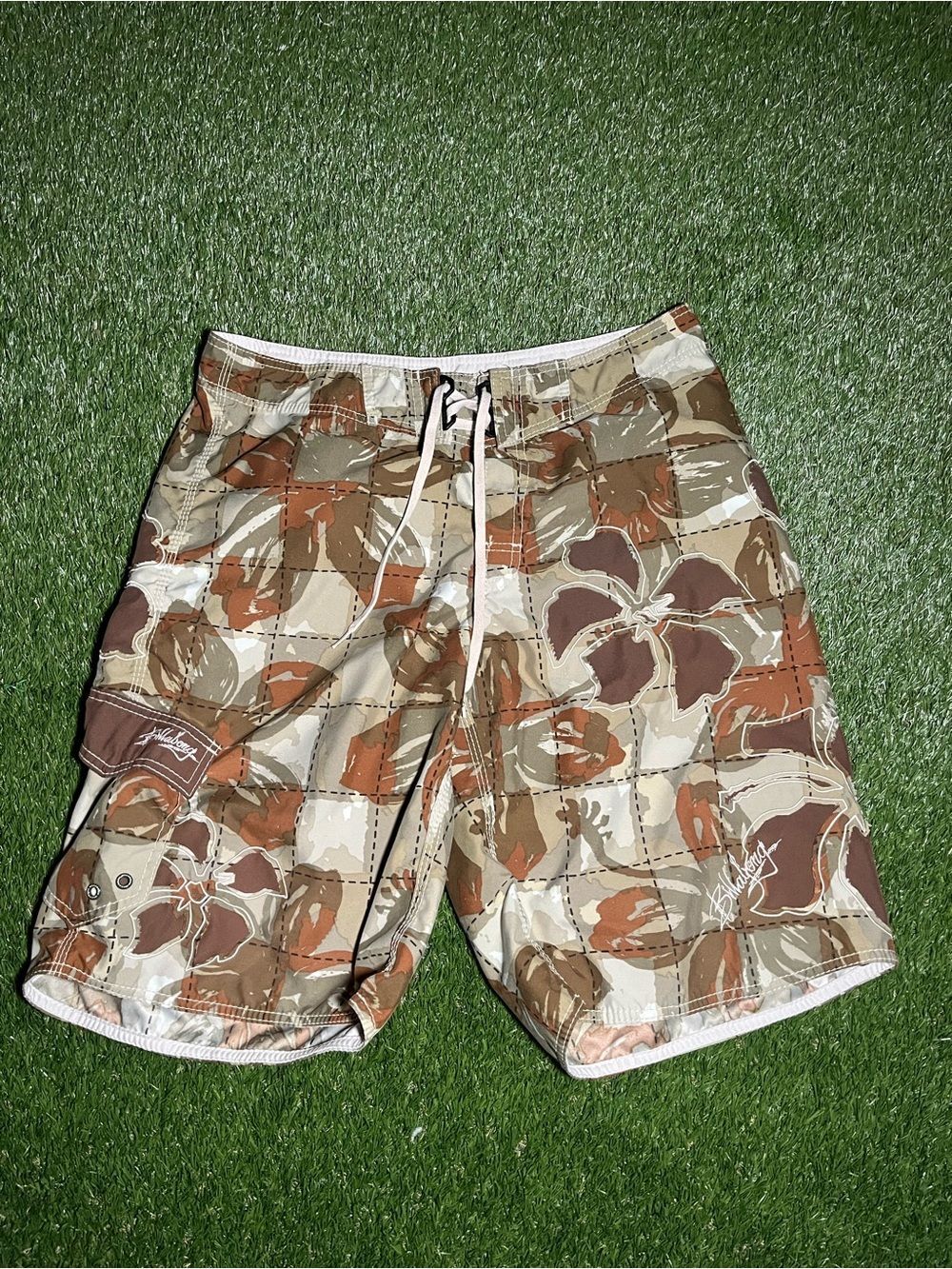 Vintage Y2K Men's 34 Billabong Camo Floral Swim Trunks - Brown/Tan